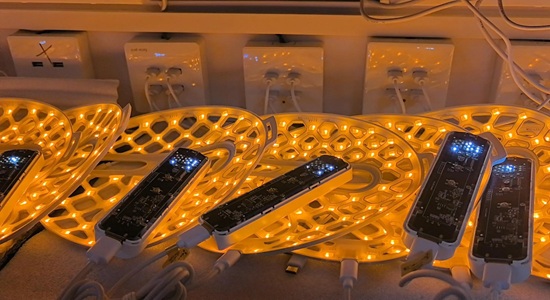 Assemblaggio della maschera per il viso a led