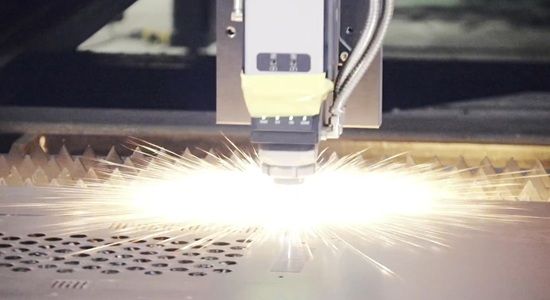 Produzione di gusci a pannello a luce rossa