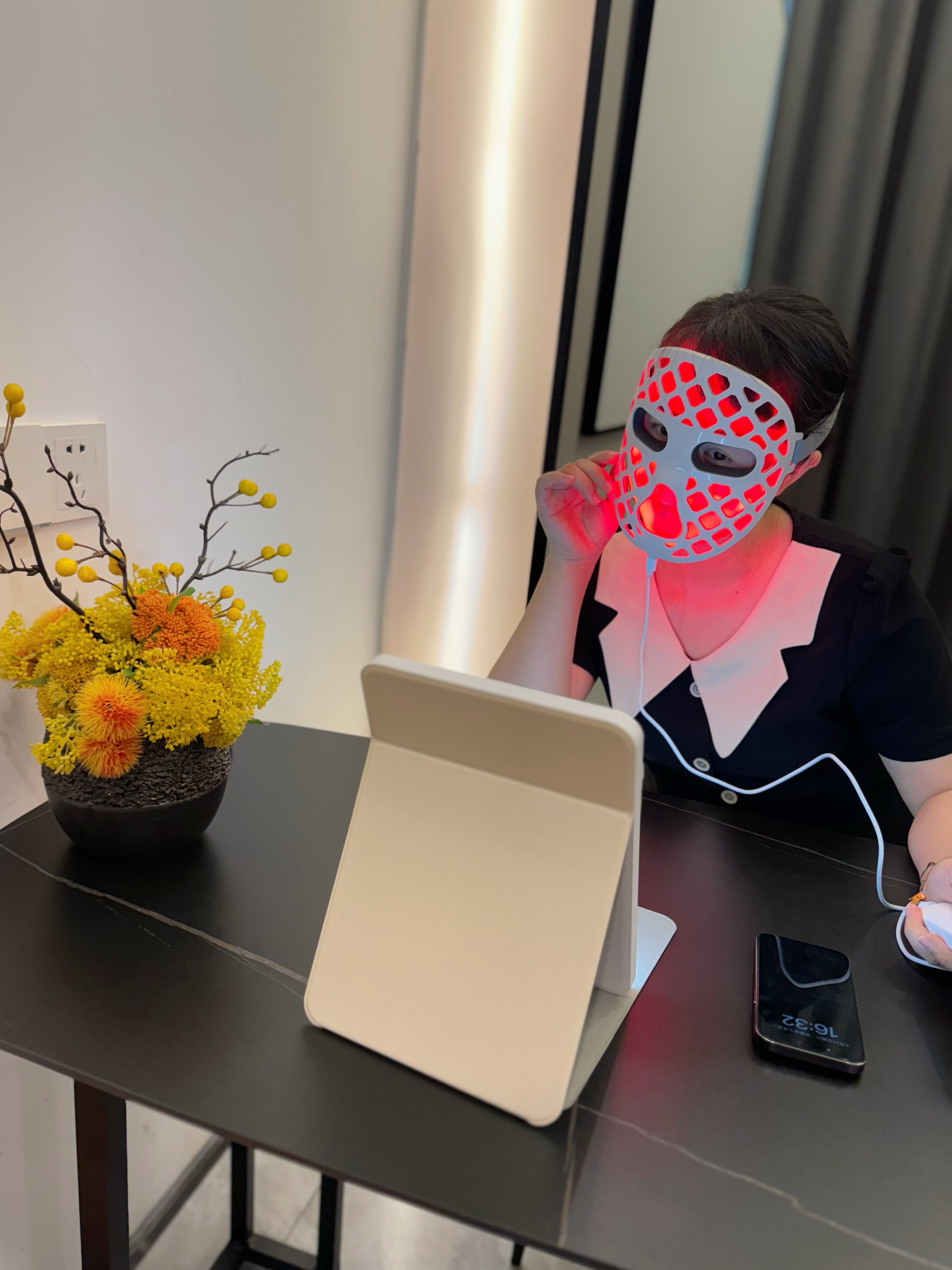 Hot Sales Lightest LED Face Mask