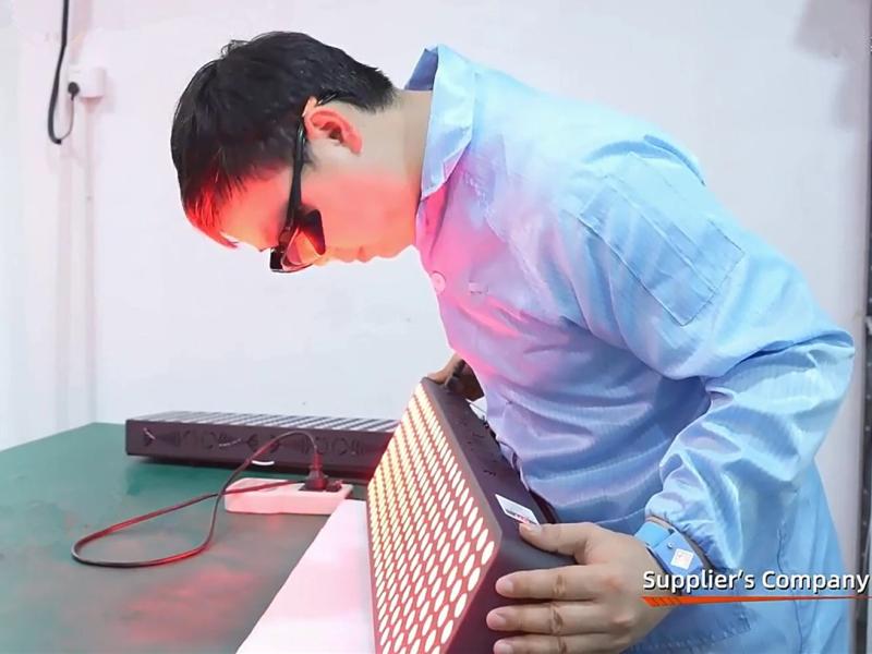 A系列配图21-QC Inspection-red light therapy manufacturer(1)