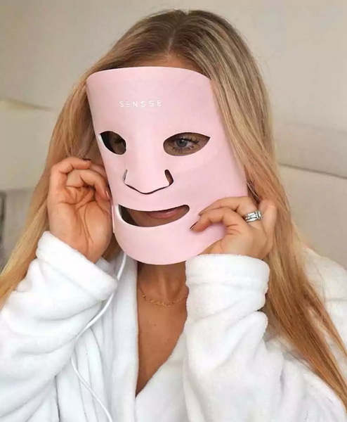 what led face mask do celebrities use_2